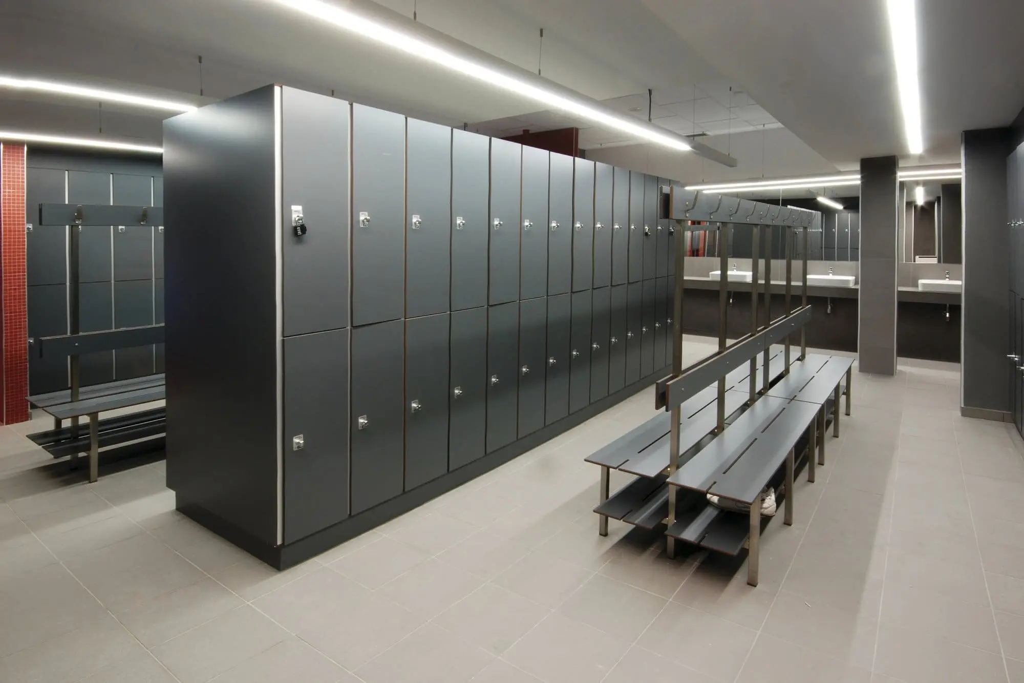 INBECA-Vestuarios-bancos-instalacion-2