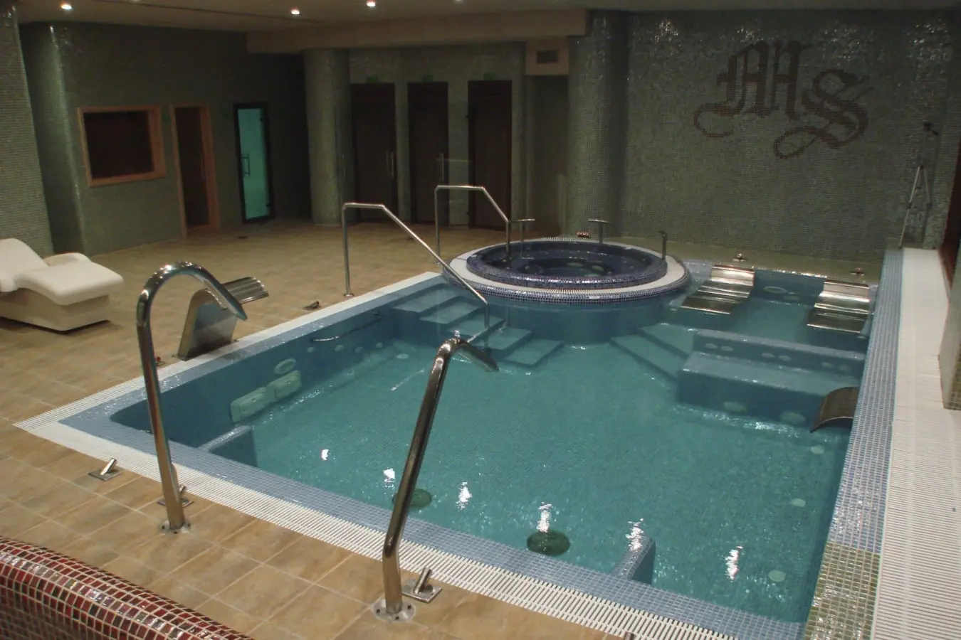 INBECA-piscina-gresite-spa