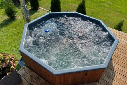 Stockholm Large 10 Person Hot Tub – Image 3