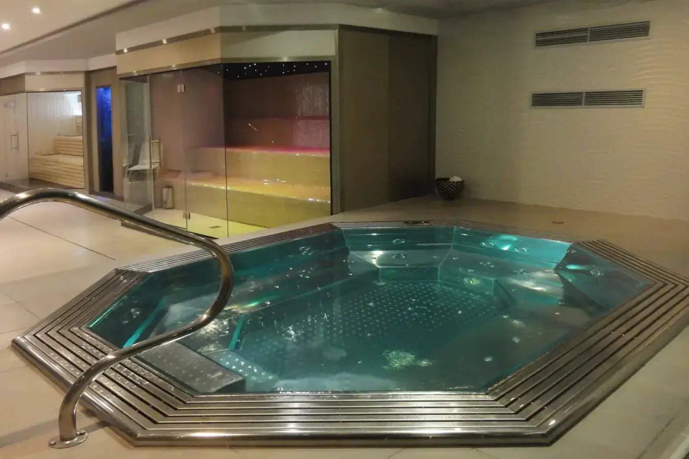 Spa-fijo-con-rebosadero