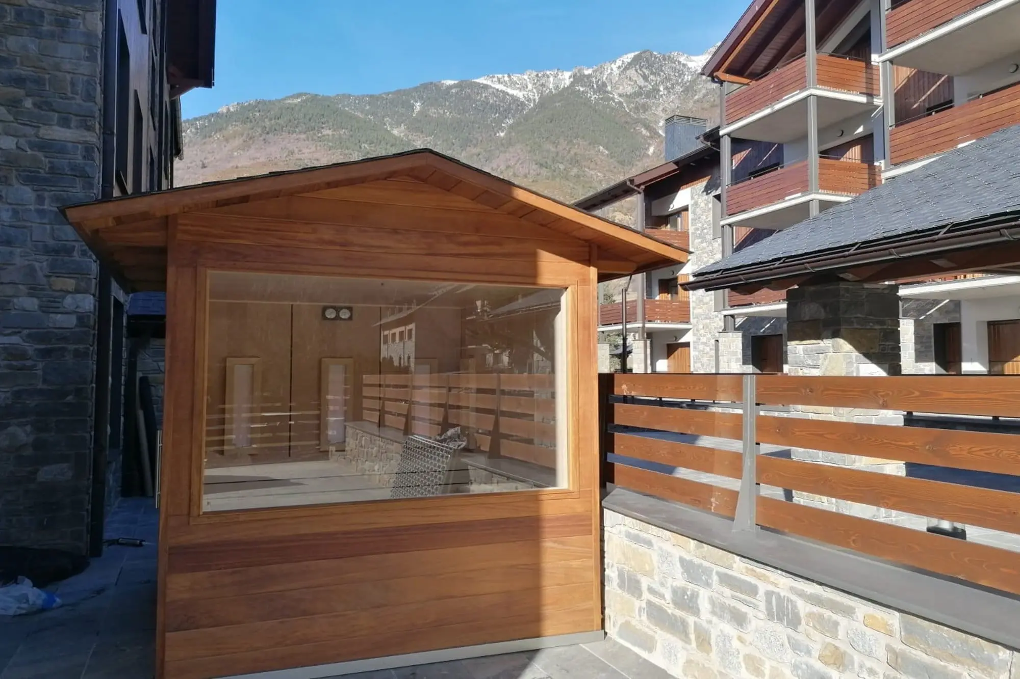 sauna-exterior-dos-pendientes